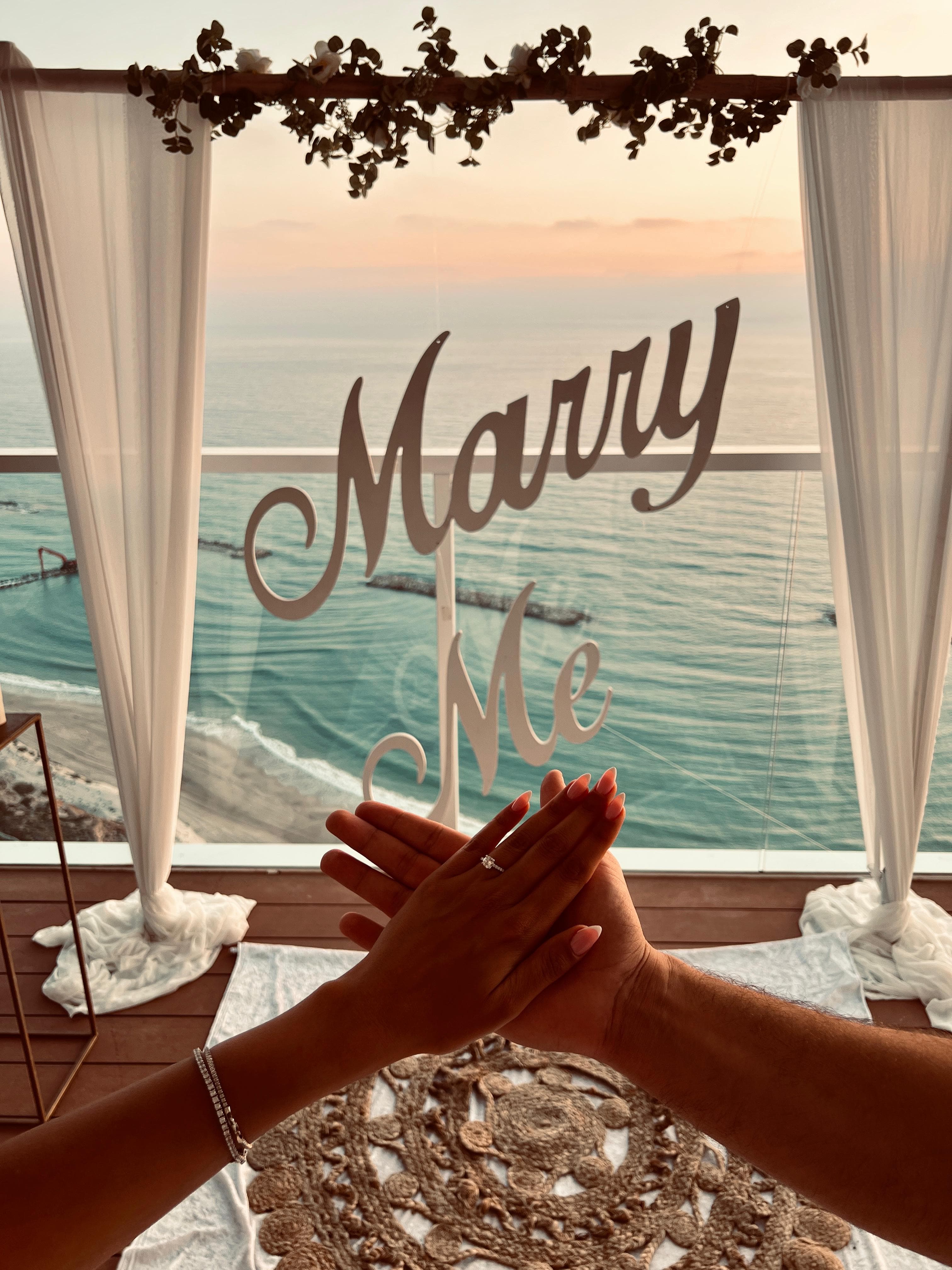 הצעה מול הים